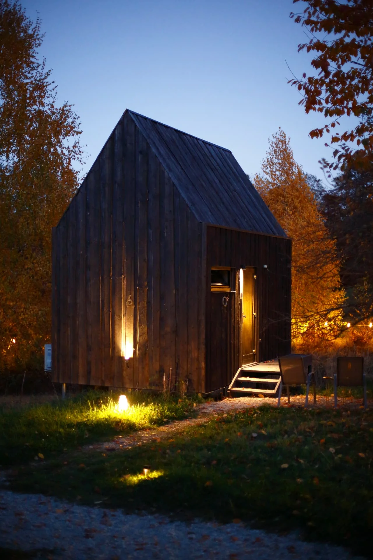 Bungalou luminat la asfințit